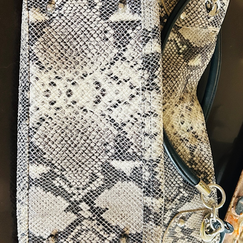 Stylish Python Print Leather Handbag - image 3